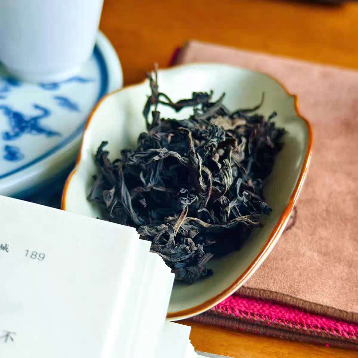 Liu Xiang Jian (Fragrant Flow Gully) Rou Gui Oolong Tea